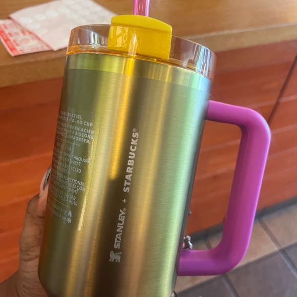 Stanley X Starbucks Summer Sunset Gradient
40oz Tumbler Quencher NWT - Picture 3 of 5